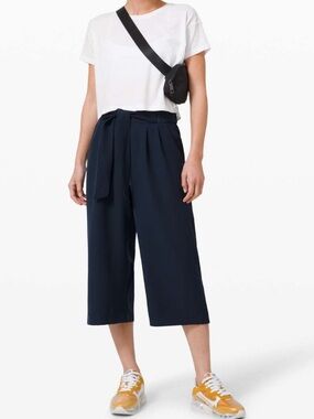Lululemon Noir Crop Navy Blue Pant 4